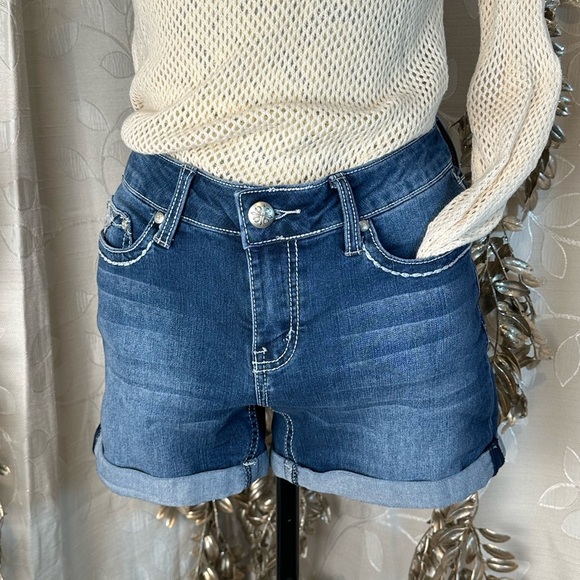 Love Indigo Blue Denim Shorts Size‎ 6 Cross Embroidery Rhinestones Cuffed - Picture 3 of 13